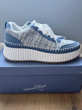 Universal Thread Women Blue & White Platform Sneakers